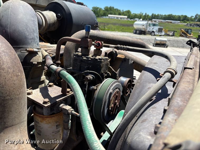image for item FC5753 1996 International 9400 water truck