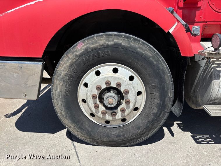 image for item FC5753 1996 International 9400 water truck