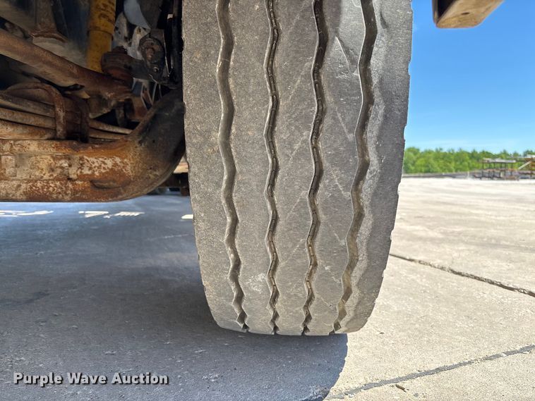 image for item FC5753 1996 International 9400 water truck