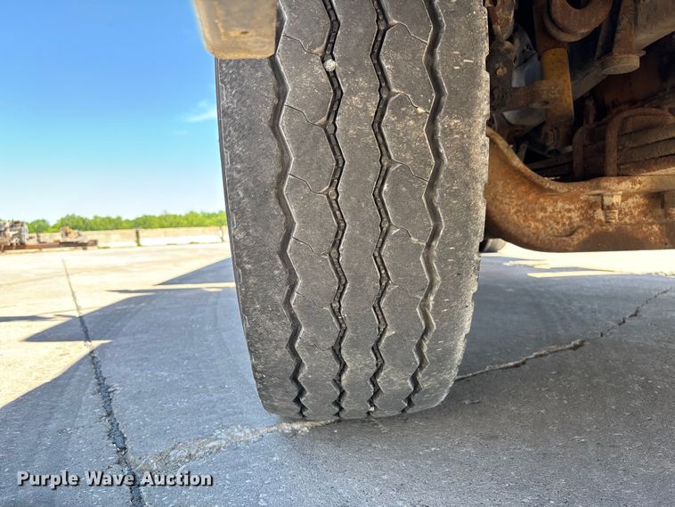 image for item FC5753 1996 International 9400 water truck