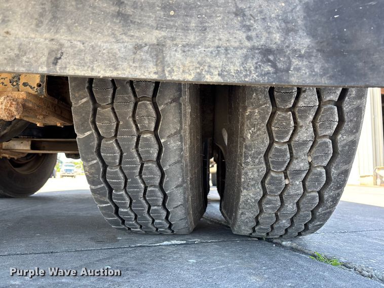 image for item FC5753 1996 International 9400 water truck
