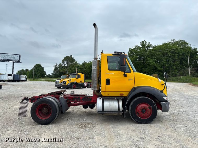 image for item FC5808 2007 International 8600 semi truck