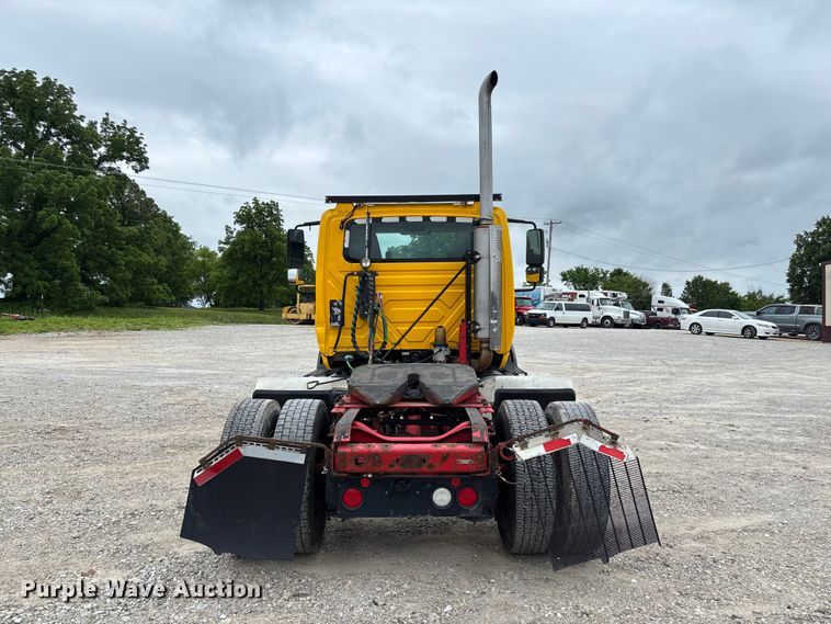 image for item FC5808 2007 International 8600 semi truck