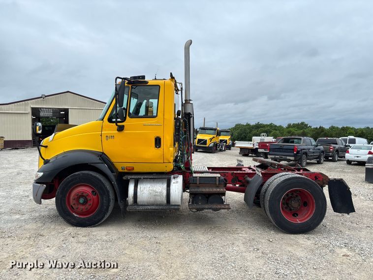 image for item FC5808 2007 International 8600 semi truck