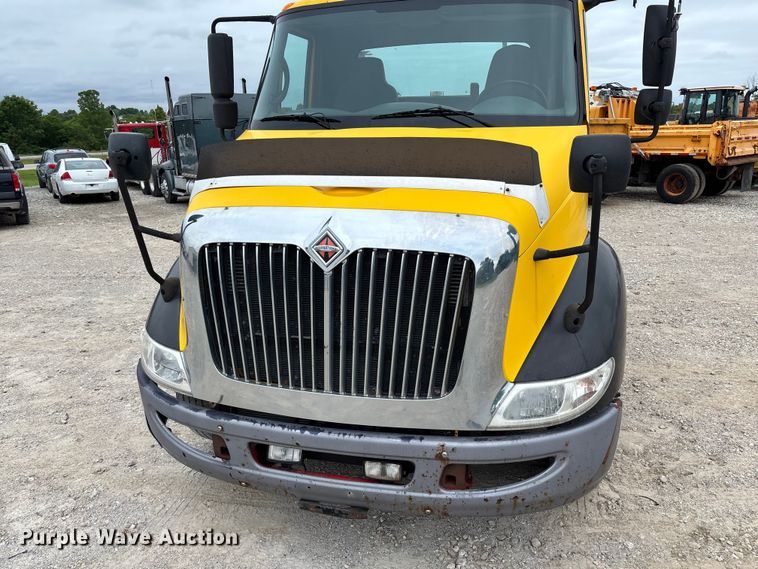 image for item FC5808 2007 International 8600 semi truck
