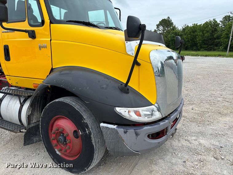 image for item FC5808 2007 International 8600 semi truck