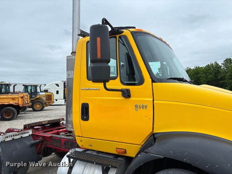 image for item FC5808 2007 International 8600 semi truck
