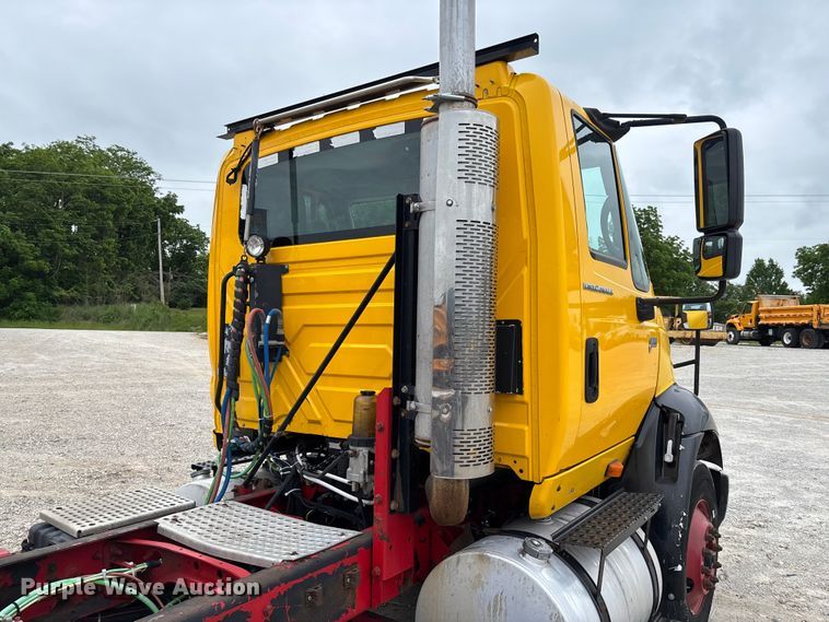 image for item FC5808 2007 International 8600 semi truck