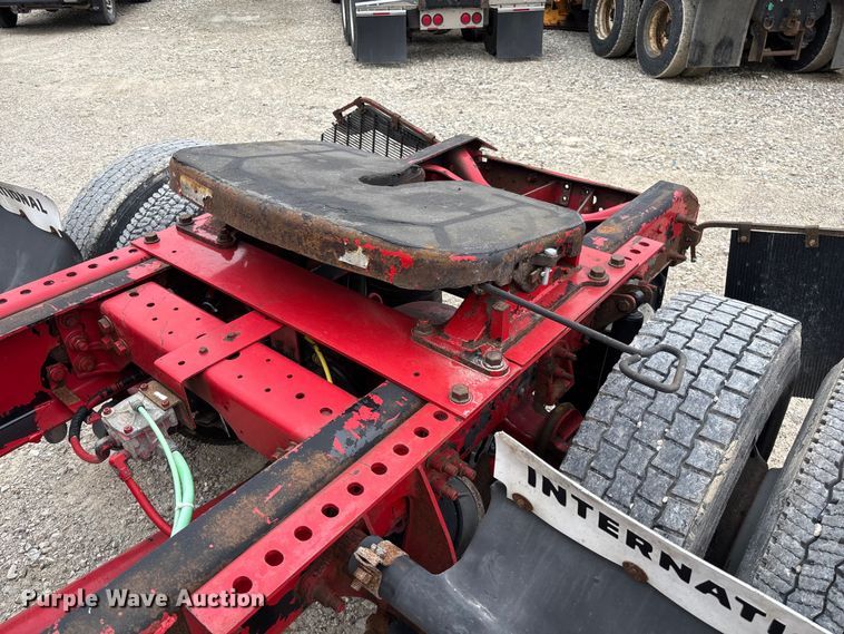 image for item FC5808 2007 International 8600 semi truck
