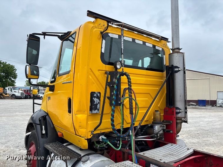 image for item FC5808 2007 International 8600 semi truck