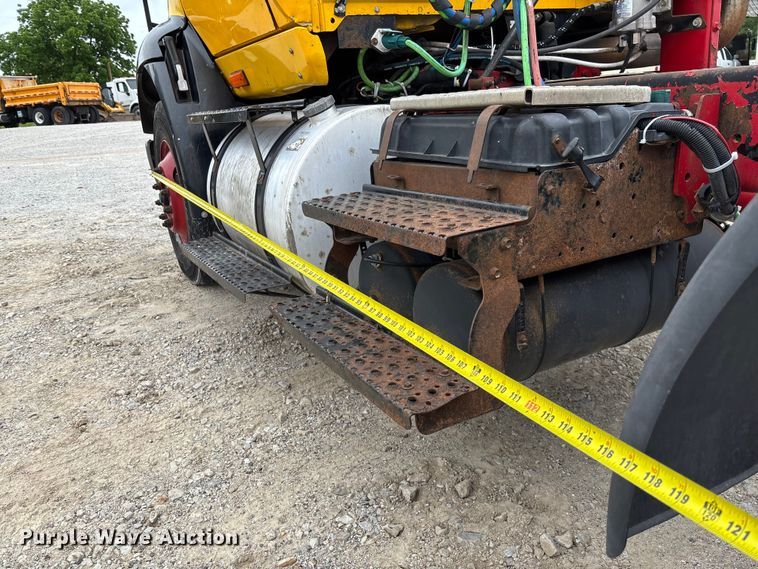 image for item FC5808 2007 International 8600 semi truck