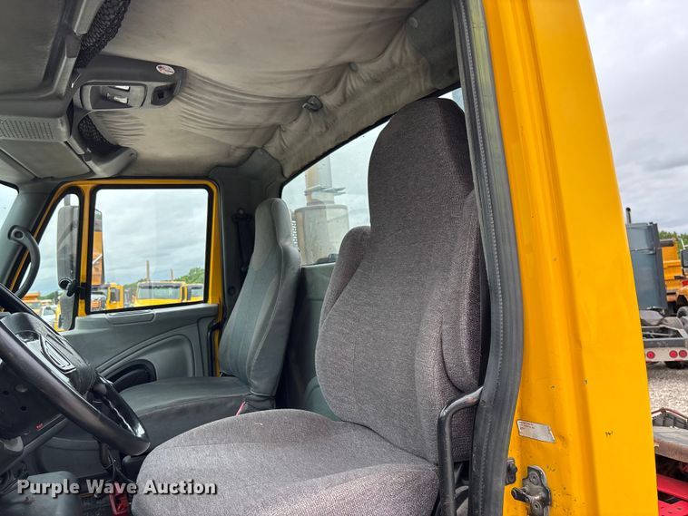 image for item FC5808 2007 International 8600 semi truck