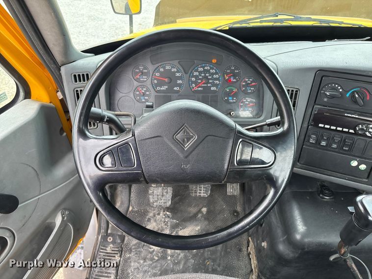 image for item FC5808 2007 International 8600 semi truck