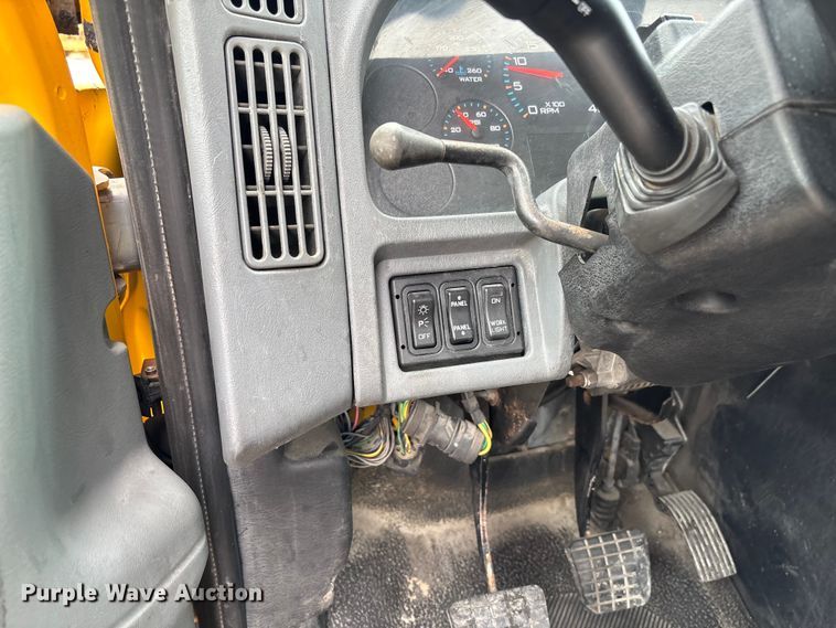 image for item FC5808 2007 International 8600 semi truck