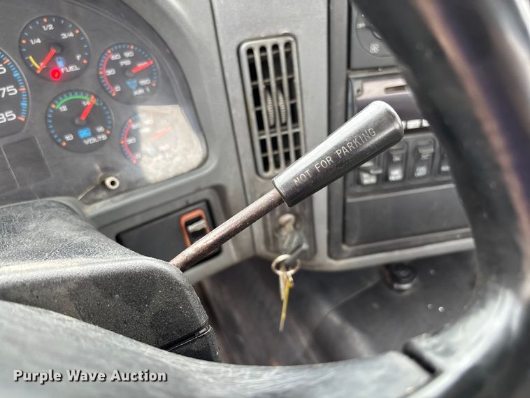 image for item FC5808 2007 International 8600 semi truck