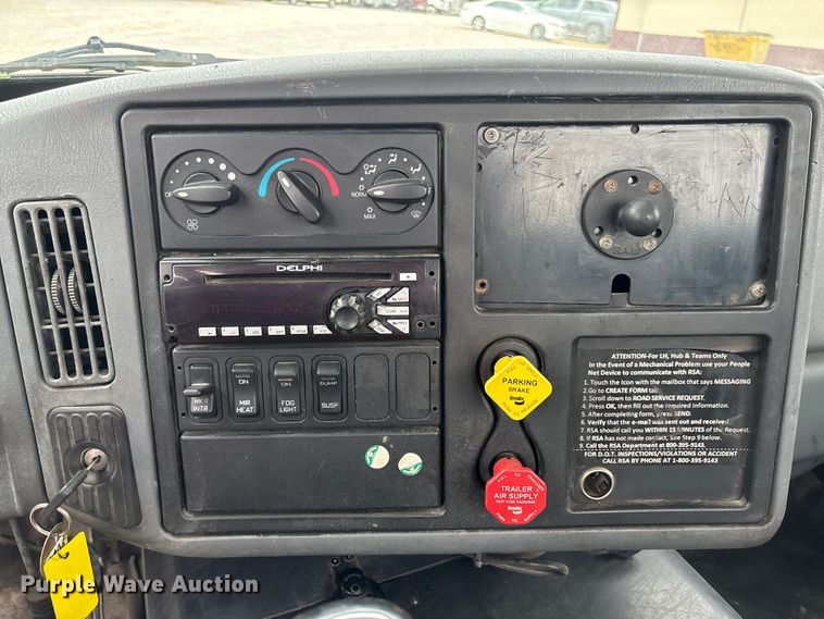 image for item FC5808 2007 International 8600 semi truck