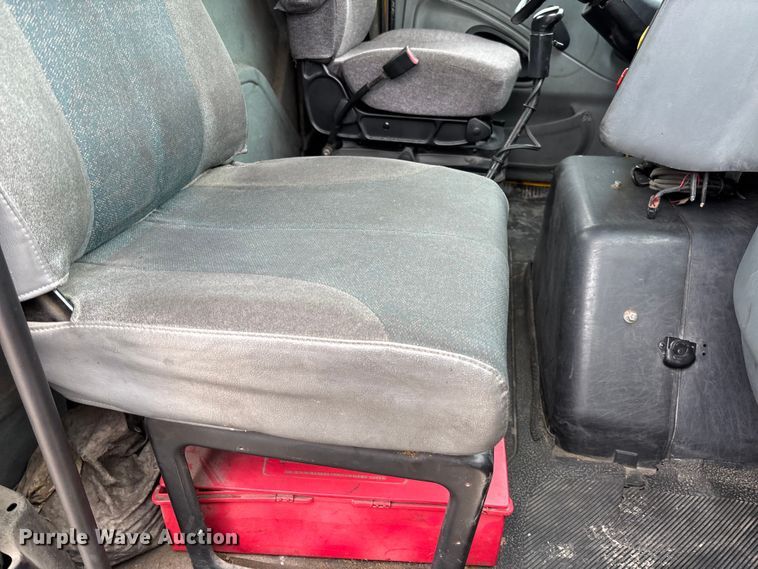 image for item FC5808 2007 International 8600 semi truck