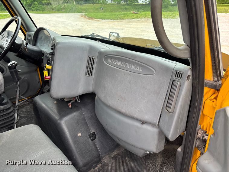 image for item FC5808 2007 International 8600 semi truck