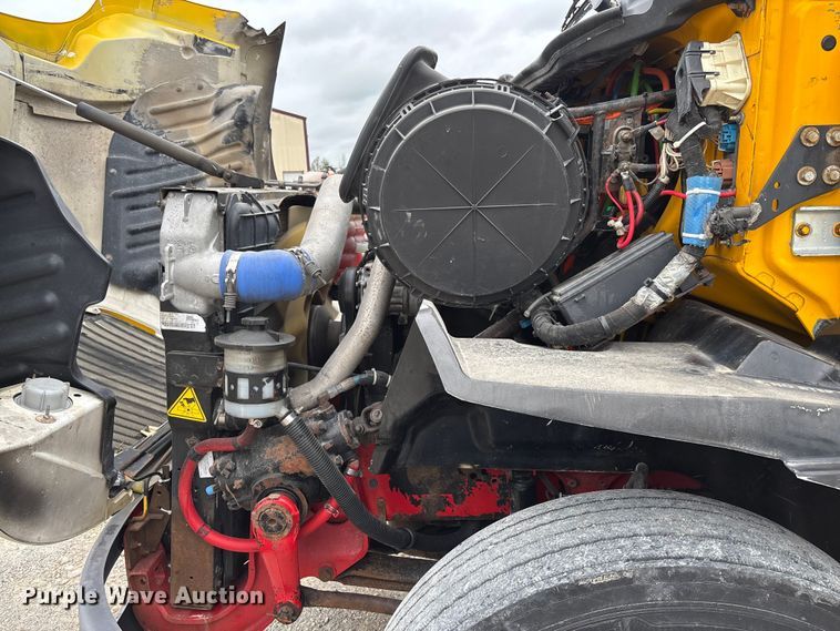 image for item FC5808 2007 International 8600 semi truck