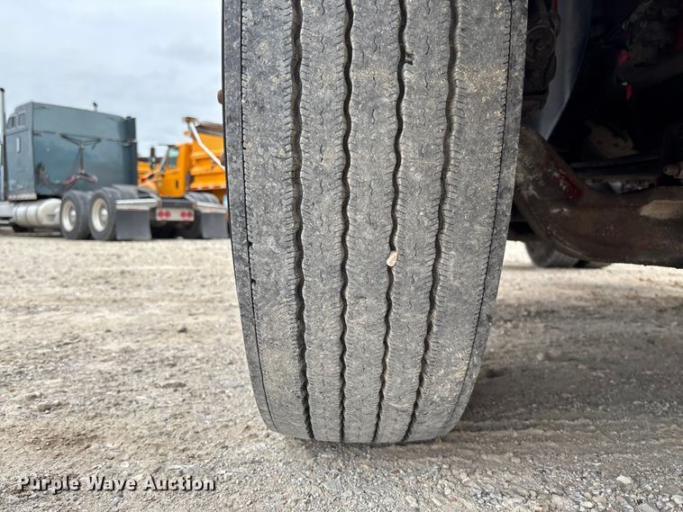 image for item FC5808 2007 International 8600 semi truck