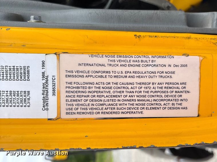 image for item FC5808 2007 International 8600 semi truck