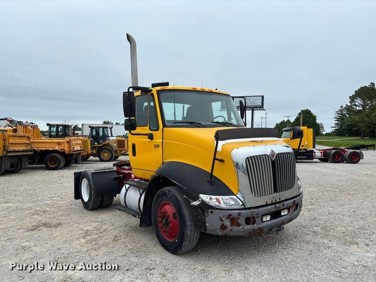 image for item FC5809 2007 International 8600 semi truck