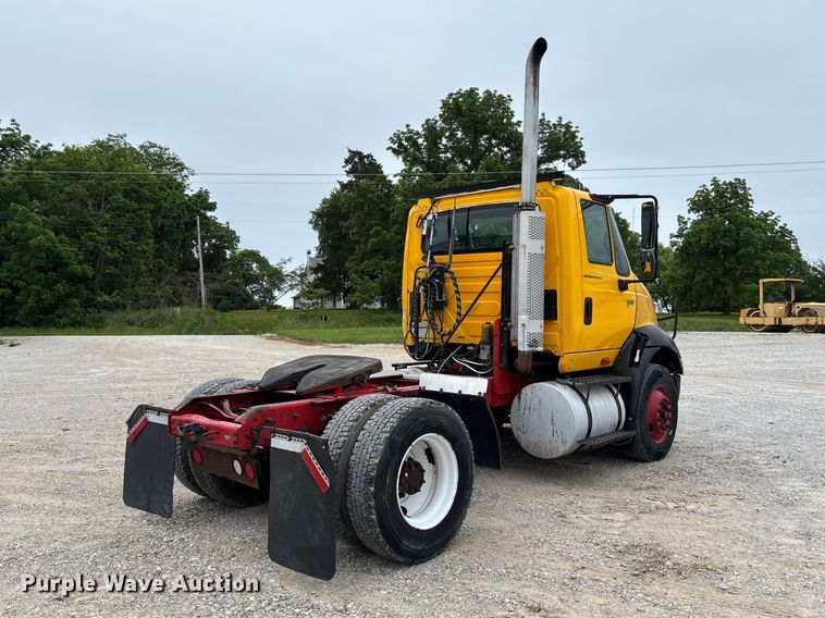 image for item FC5809 2007 International 8600 semi truck