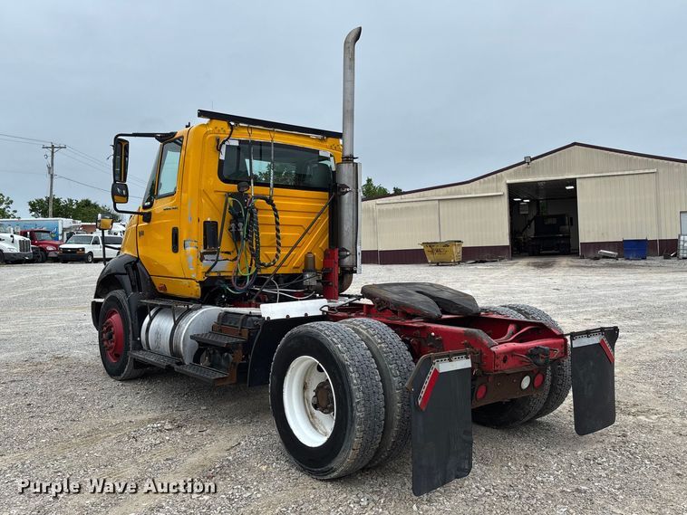 image for item FC5809 2007 International 8600 semi truck