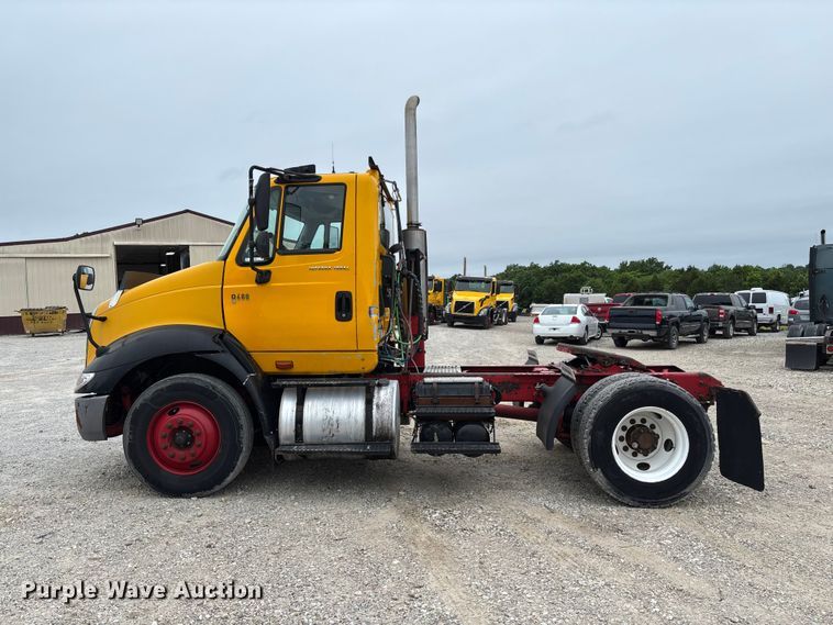 image for item FC5809 2007 International 8600 semi truck