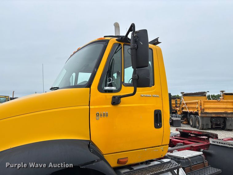 image for item FC5809 2007 International 8600 semi truck