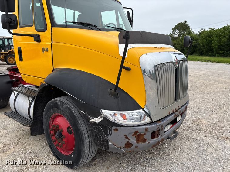 image for item FC5809 2007 International 8600 semi truck