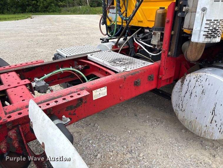 image for item FC5809 2007 International 8600 semi truck