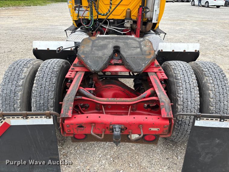 image for item FC5809 2007 International 8600 semi truck