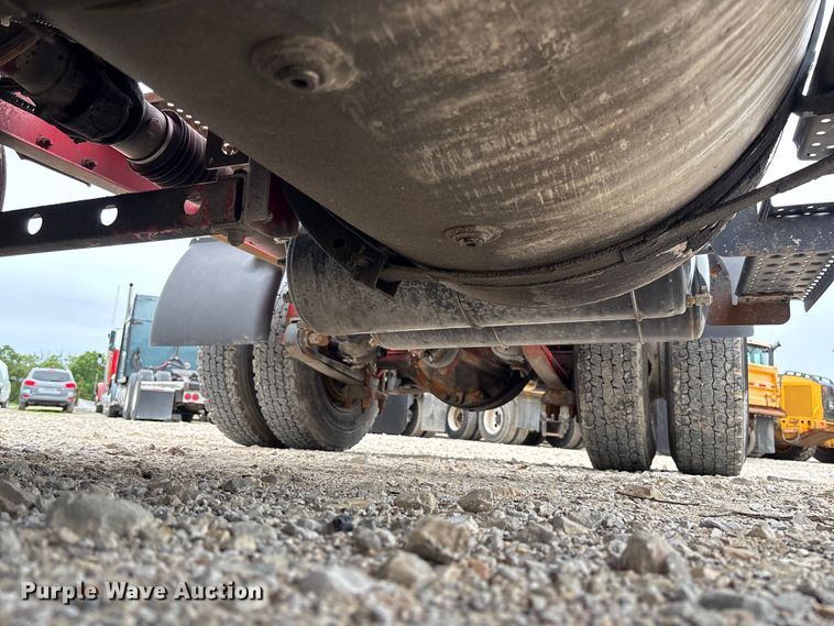 image for item FC5809 2007 International 8600 semi truck