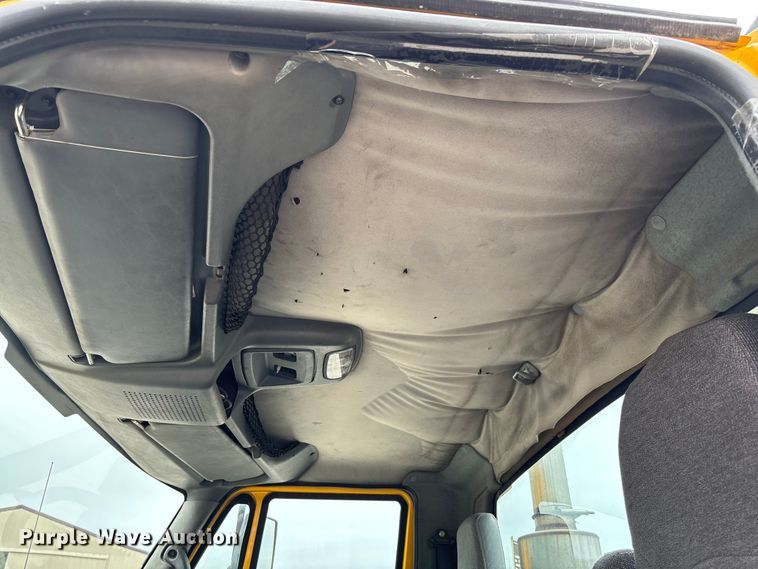 image for item FC5809 2007 International 8600 semi truck