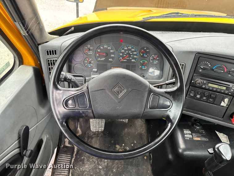 image for item FC5809 2007 International 8600 semi truck
