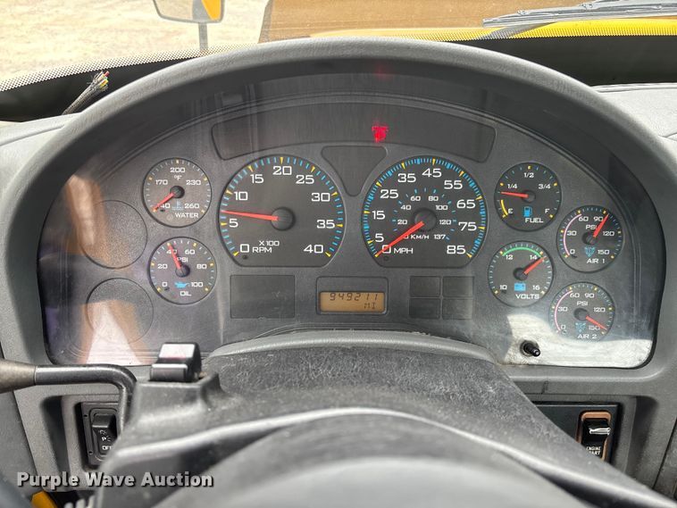 image for item FC5809 2007 International 8600 semi truck