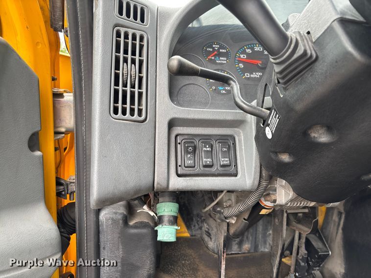 image for item FC5809 2007 International 8600 semi truck