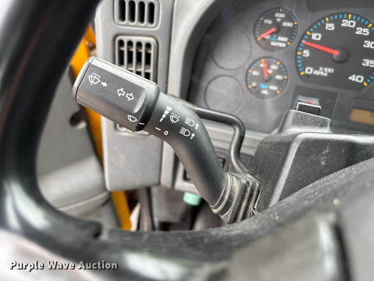image for item FC5809 2007 International 8600 semi truck