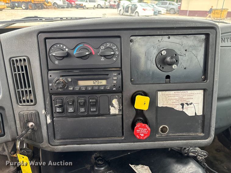 image for item FC5809 2007 International 8600 semi truck