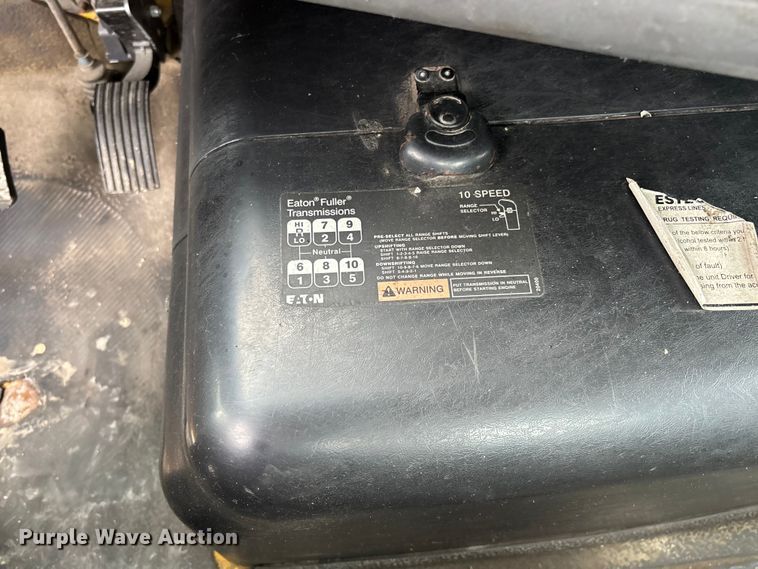 image for item FC5809 2007 International 8600 semi truck
