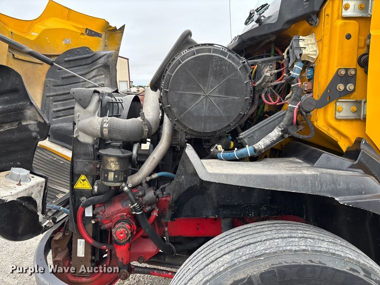 image for item FC5809 2007 International 8600 semi truck