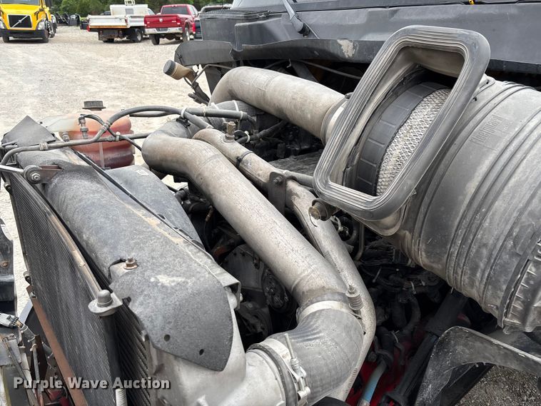 image for item FC5809 2007 International 8600 semi truck