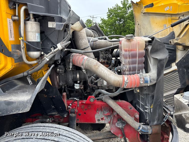 image for item FC5809 2007 International 8600 semi truck