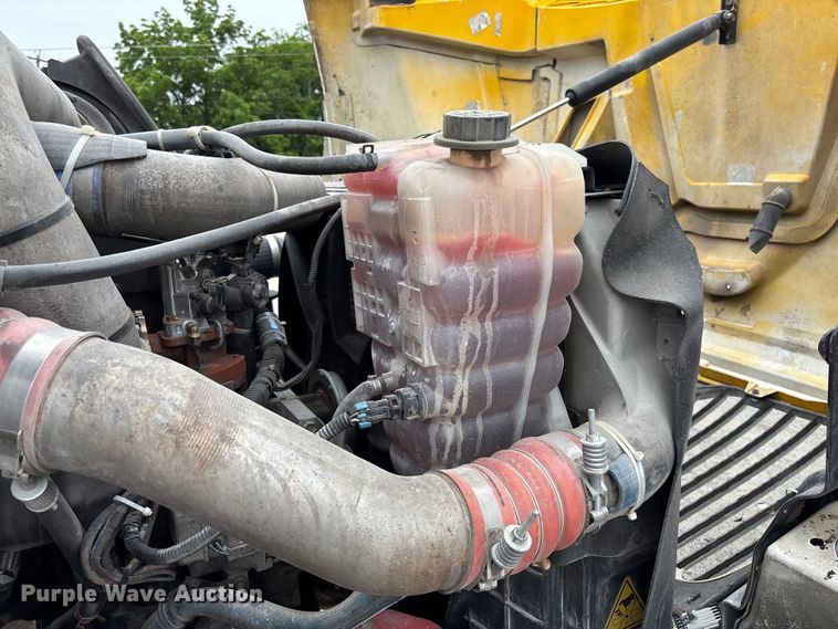 image for item FC5809 2007 International 8600 semi truck