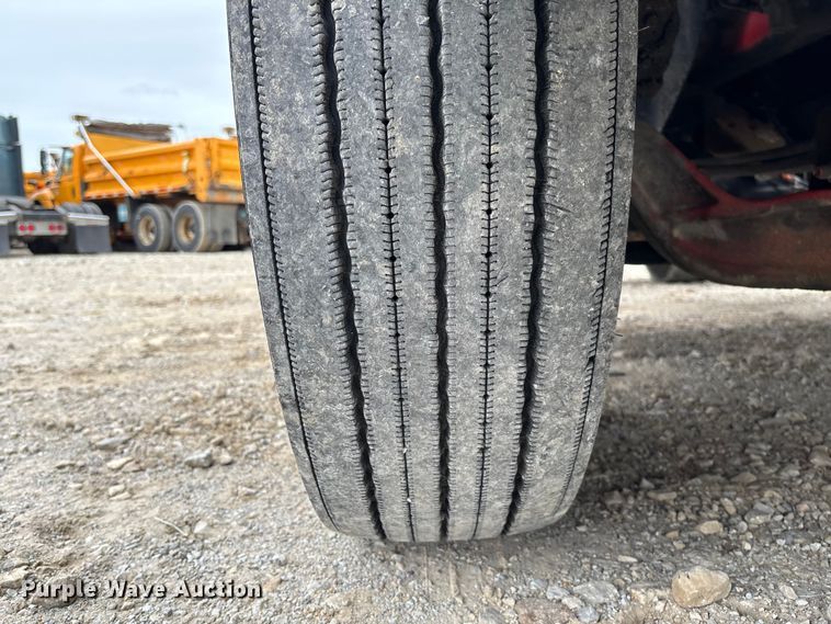 image for item FC5809 2007 International 8600 semi truck