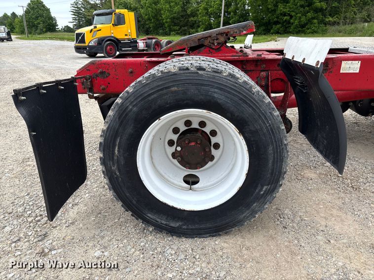 image for item FC5809 2007 International 8600 semi truck