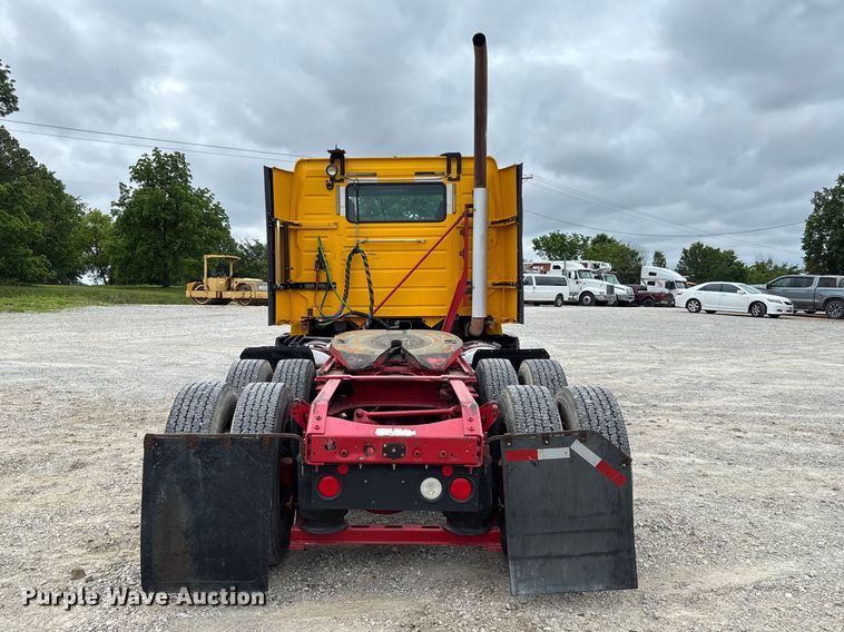 image for item FC5811 2016 Volvo VNL semi truck