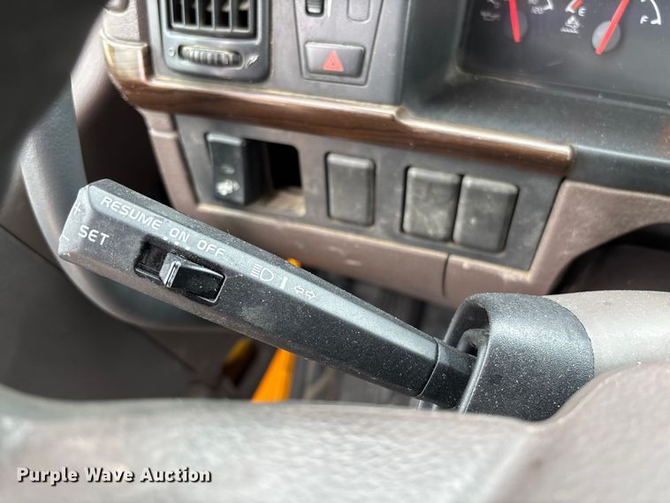 image for item FC5811 2016 Volvo VNL semi truck