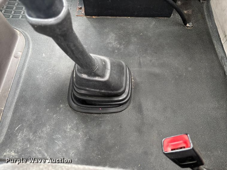 image for item FC5811 2016 Volvo VNL semi truck